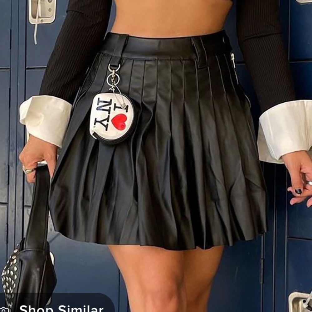 New girl pleated mini skirt